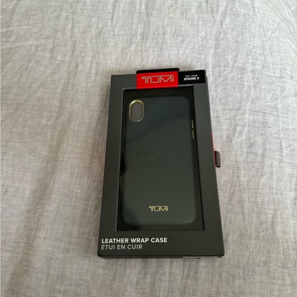 New in box Tumi iPhone X leather case - Picture 2 of 7